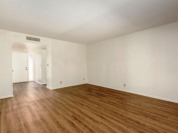 5th image of 4041 E Carmel Cir