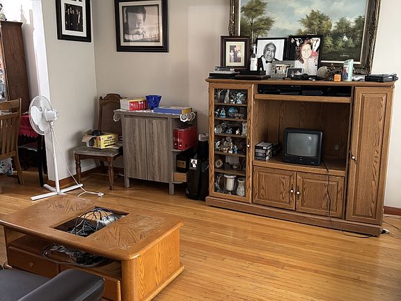 5th image of 200 Locksley Ave