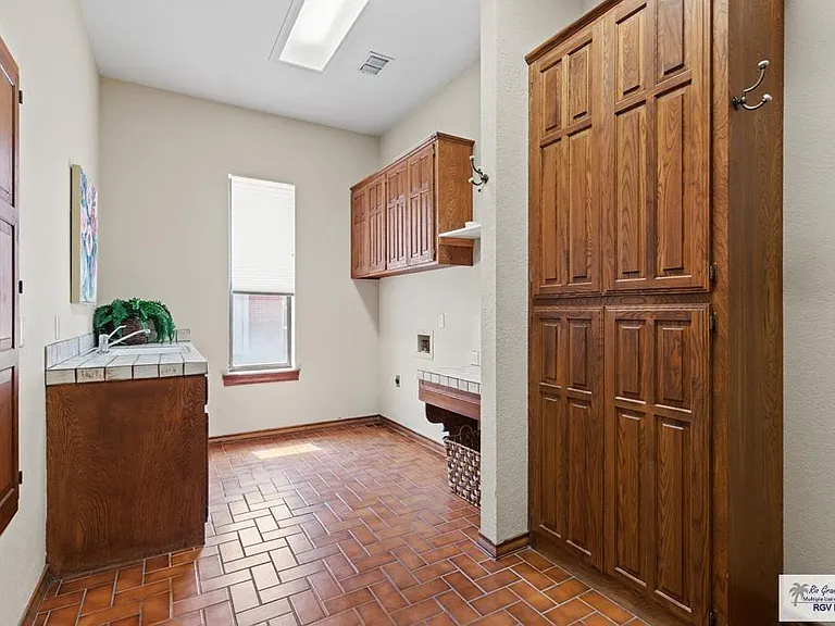 1301 Palm Valley Dr E — Photo 25