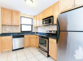 7320 N Ridge Blvd, Chicago, IL 60645