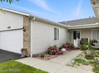 810 Crystal Ln, Marysville, MI