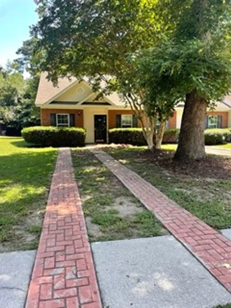 Beautiful Mount Pleasant Home for Rent! — Photo 1