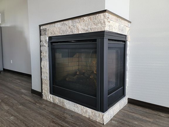 3rd image of 601 Prairie Rose Dr