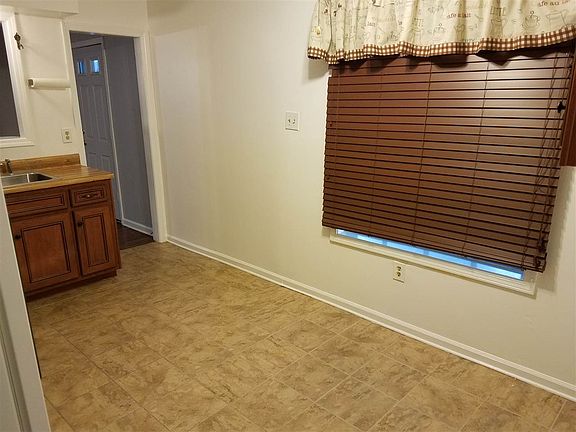 5th image of 4768 Hillbrook St