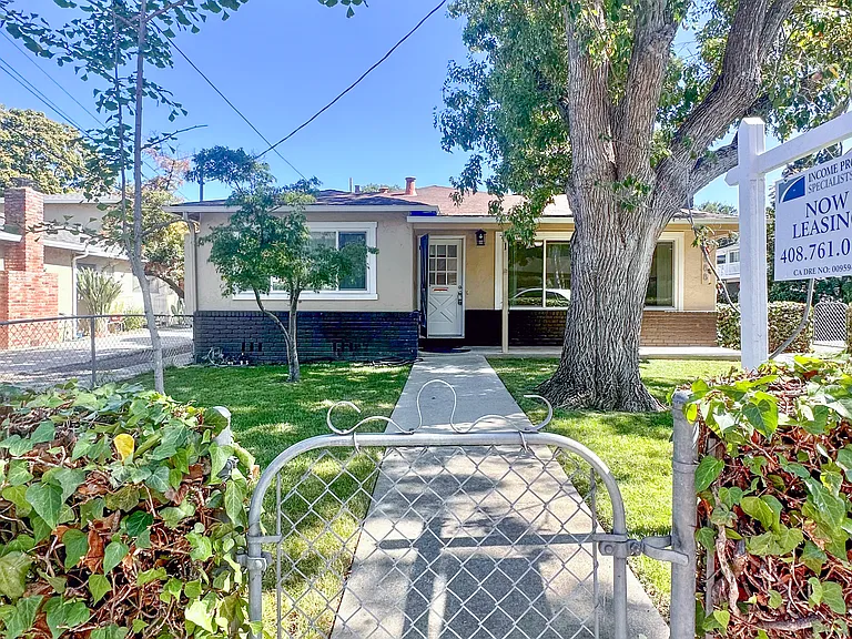 655 Mariposa Ave — Photo 4