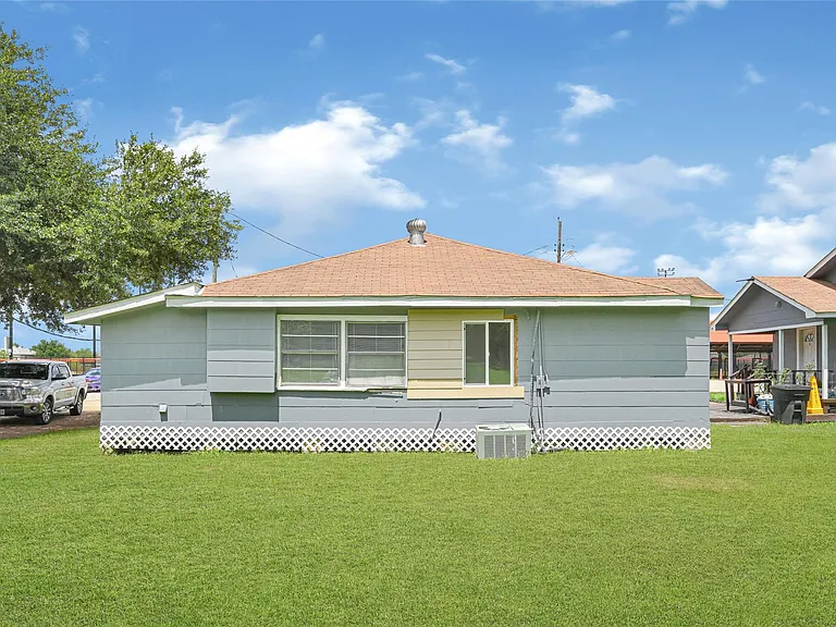4568 Dunnam Rd #B — Photo 15