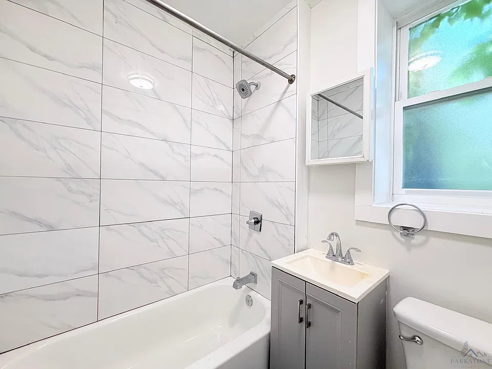 20 Seidler St #2E