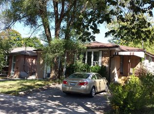 15 Bison Dr #3, Toronto, ON M2R 2Y1