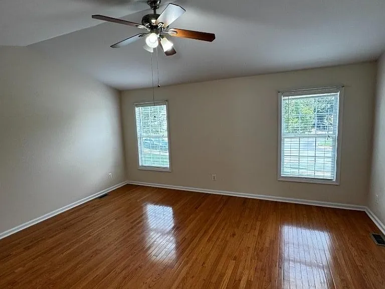 533 Coventry Dr — Photo 21