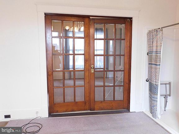 5th image of 305 Orange St