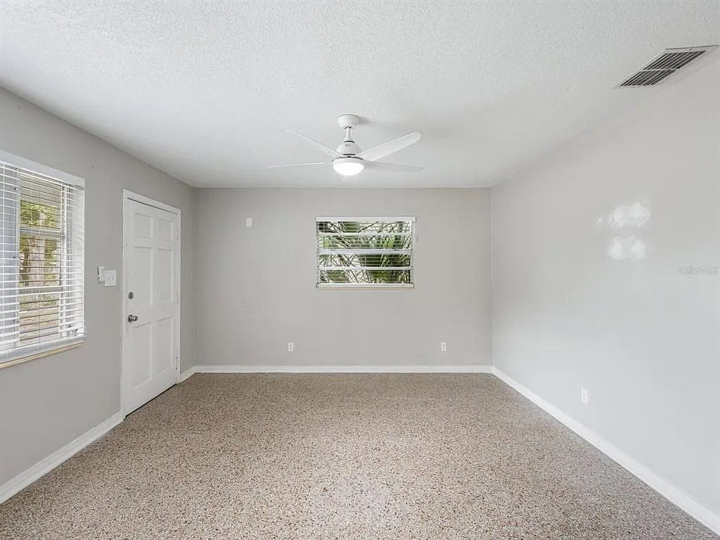 3 bed, 1.5 bath, 1130 sqft, $2,450 — Photo 3