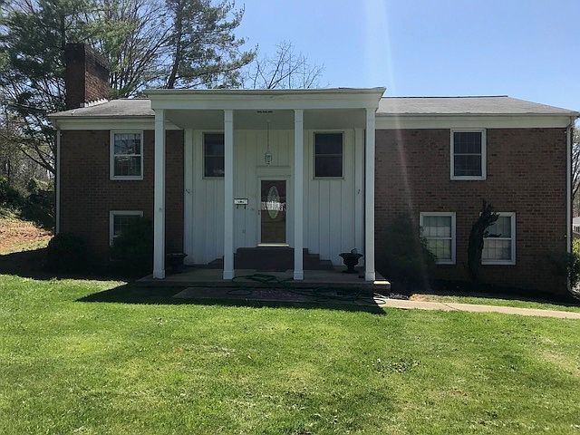 1st image of 211 Dogwood Ln