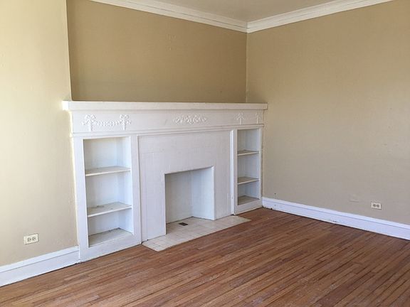 3rd image of 8618 S Ingleside Ave #3S