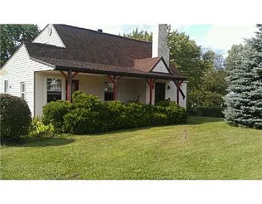 335 Center Rd photo 1