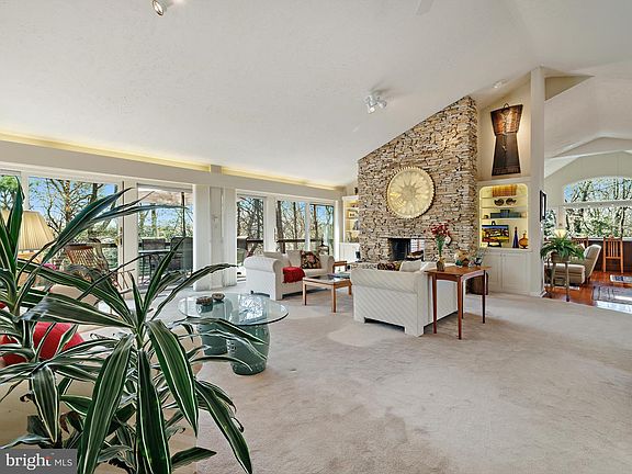 5th image of 946 Arundel Dr