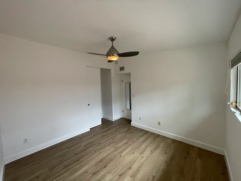 22526 Friar St — Photo 29