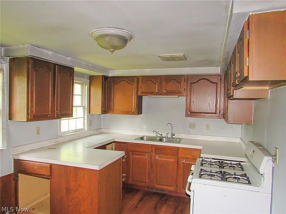 5th image of 3240 Menough Rd