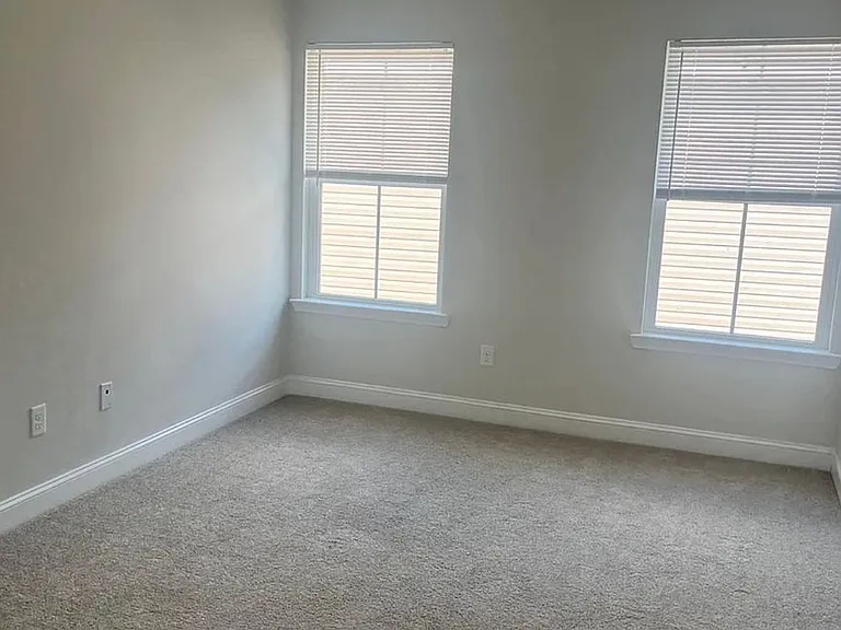 627 Fairview Cir — Photo 5