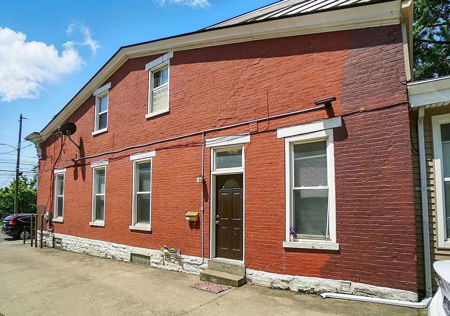 4 Bed/2 Bath on Emming Mins. from UC Campus for Only $785/pp ($3140/mo) w/Garage Parking — Photo 3