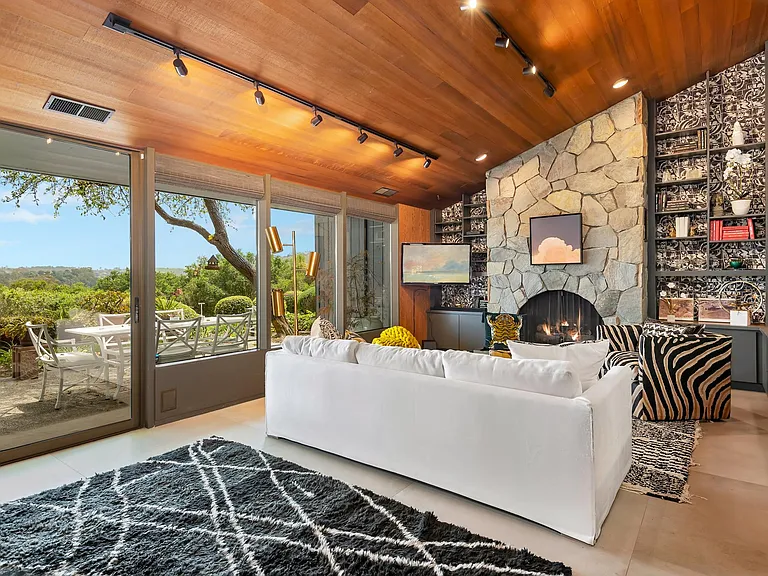Laguna Blanca Dr — Photo 6