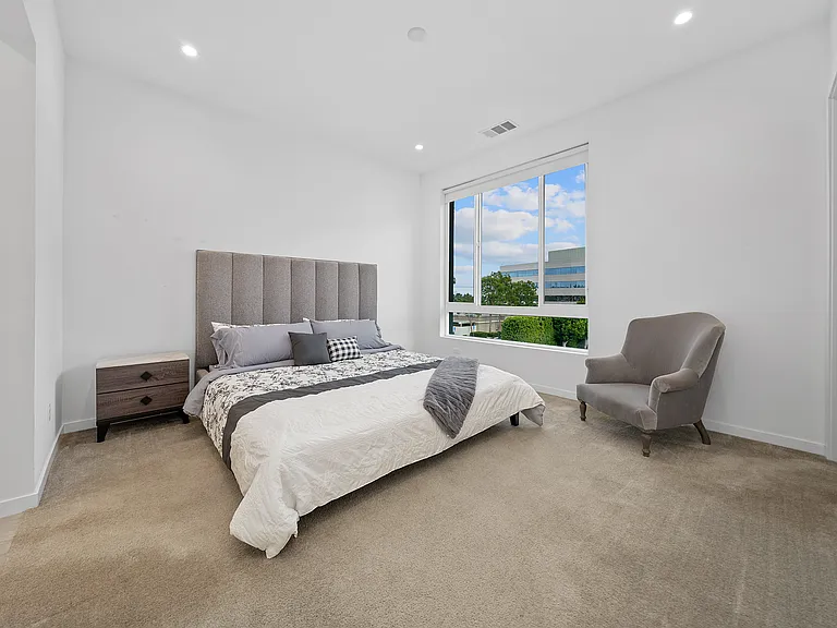 135 Schick — Photo 16