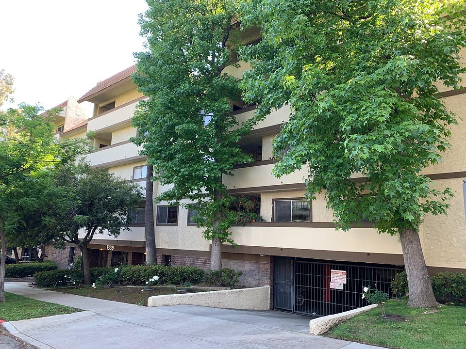 1st image of 1339 N Columbus Ave Unit 119