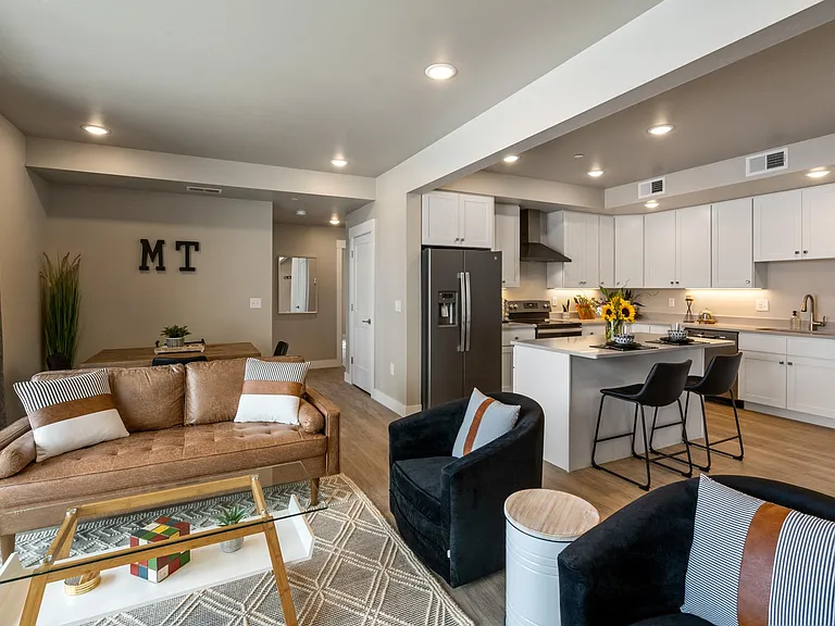 1297 Thomas Dr #204 — Photo 4