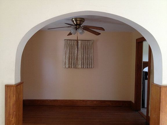 5th image of 224 Elmwood Dr