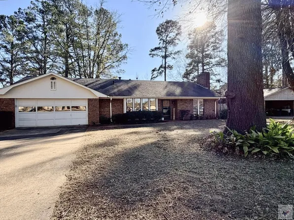 216 Edgewood Cir, Wake Village, TX 75501