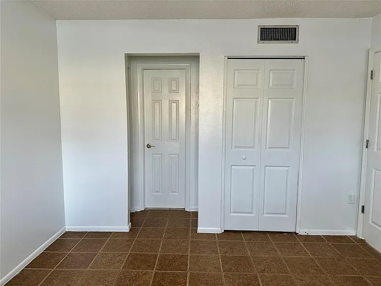946 Lake Destiny Rd #E — Photo 9