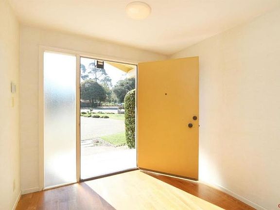 3rd image of 297 W Waller Ln