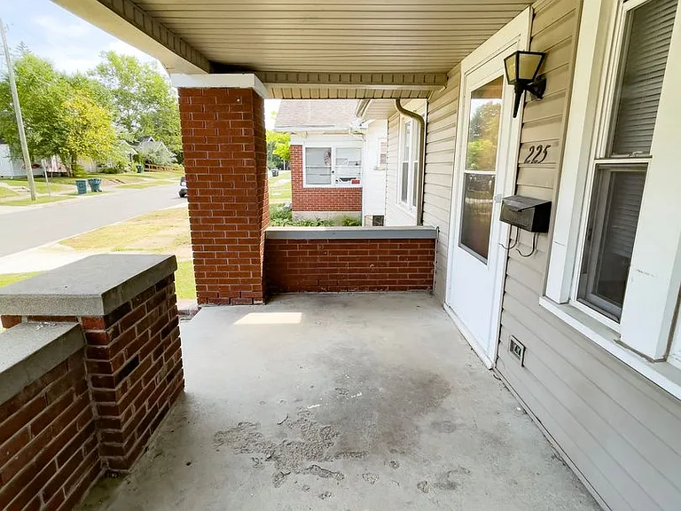 225 S College Ave — Photo 32