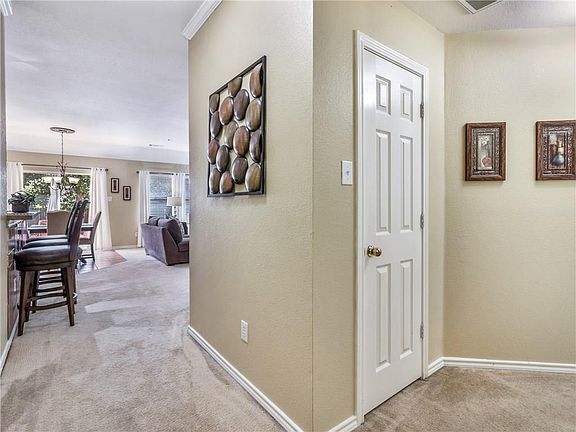 3rd image of 6615 Fairglen Dr