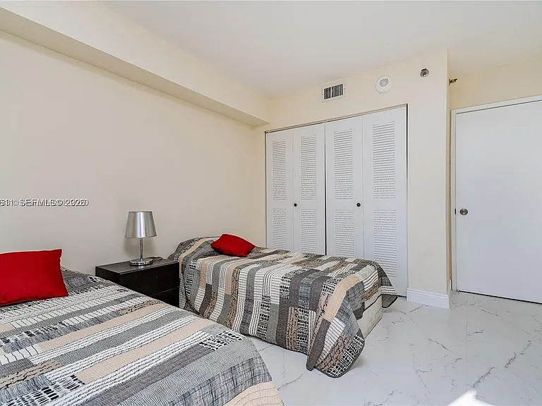 3300 NE 192nd St #LP17 — Photo 14