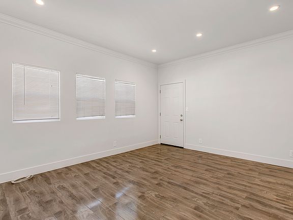 5th image of 4106 Oakwood Ave APT 4