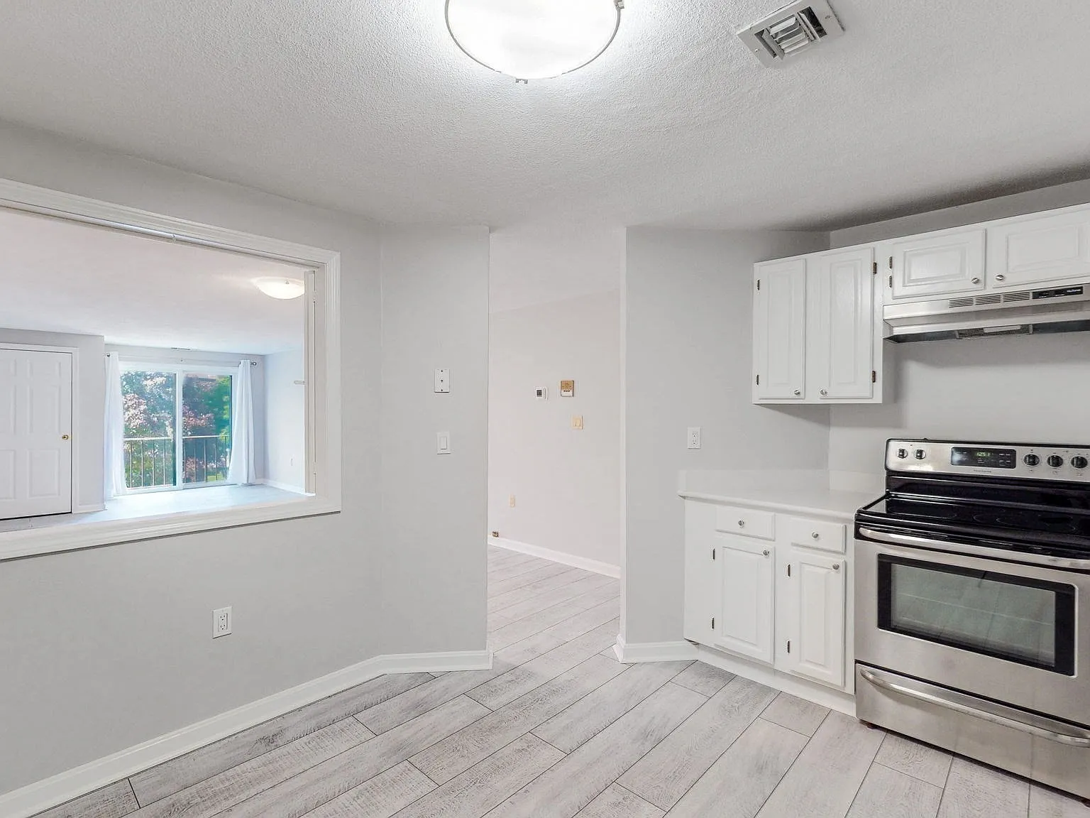 2 bed, 1385 sqft, $3,100 — Photo 3