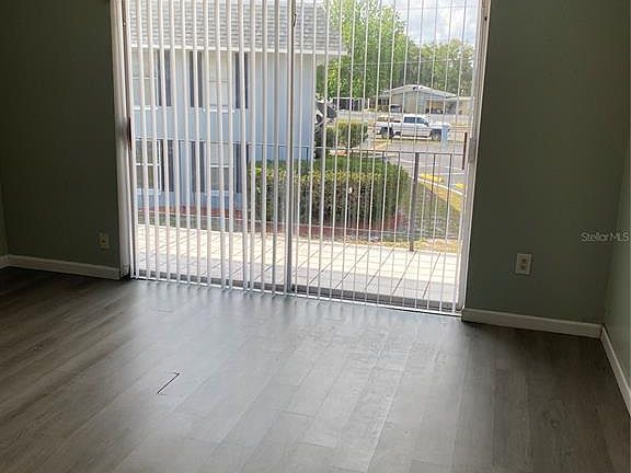 3rd image of 915 W Oak Ridge Rd APT B