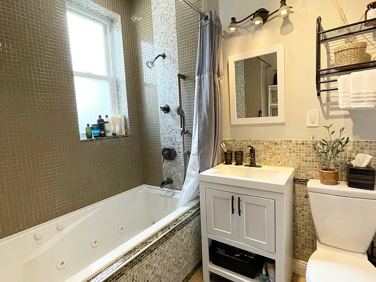 2239 W Cortland St #1 — Photo 6