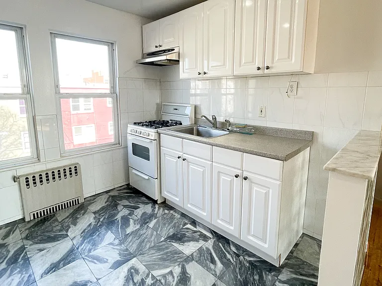 20-36 33rd St #2 — Photo 4