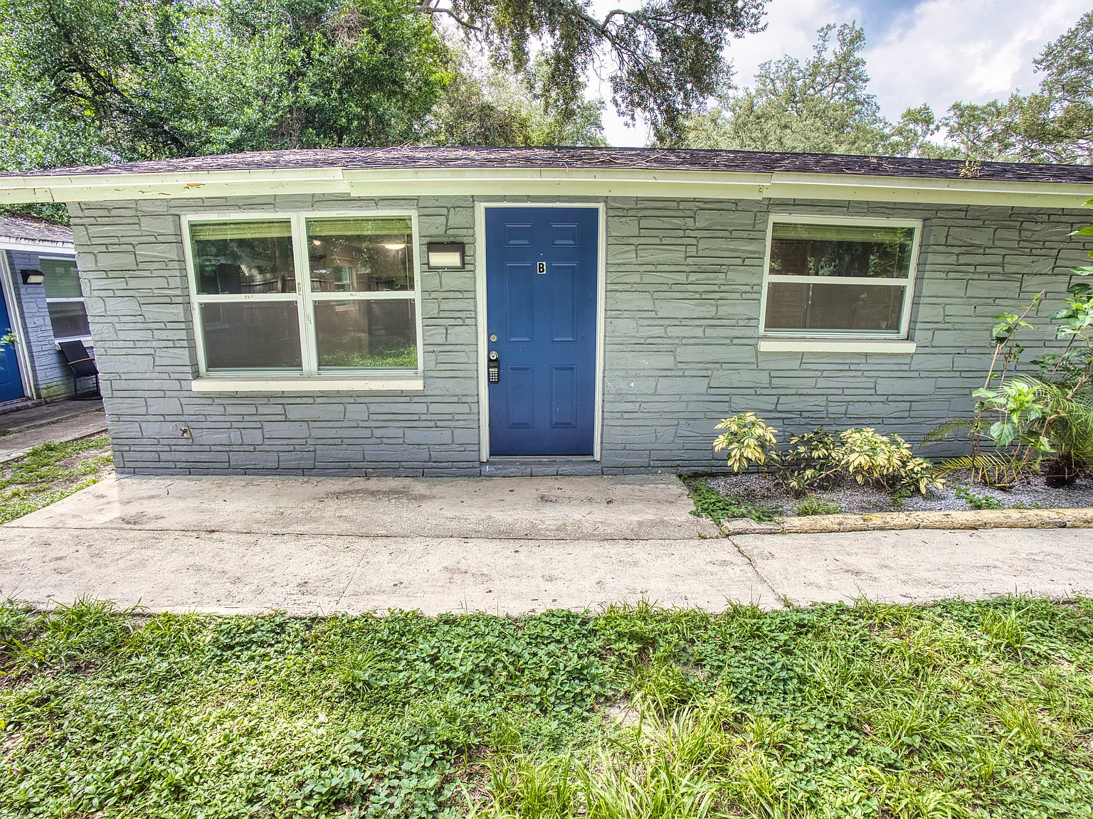 2 bed, 884 sqft, $1,425 — Photo 1