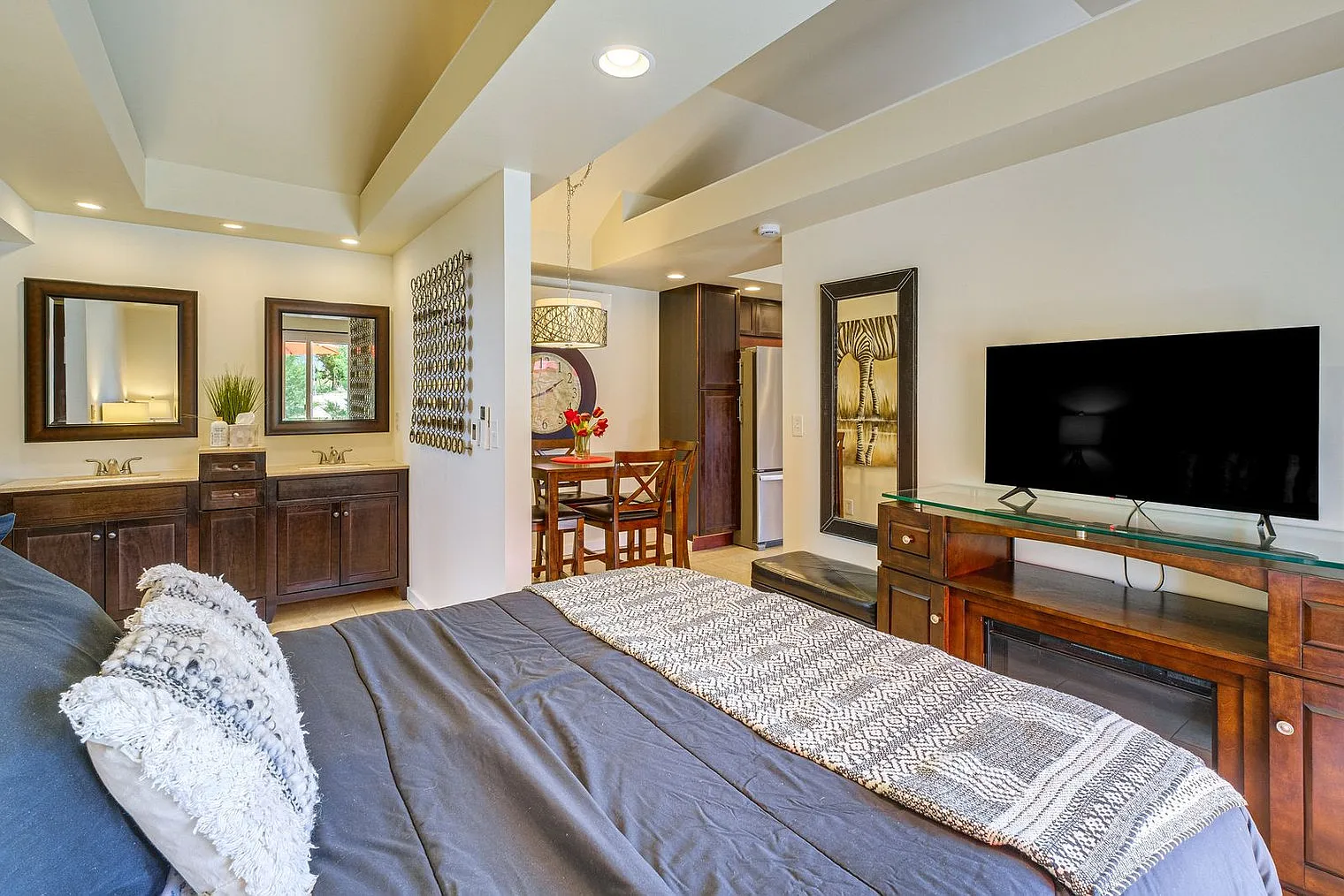 Studio, 1.0 bath, 645 sqft, $2,645 — Photo 2
