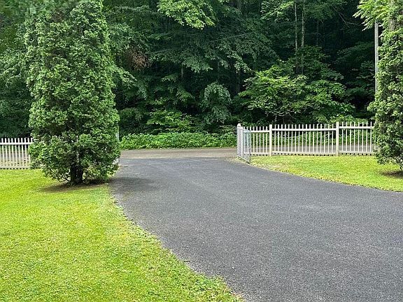 4th image of 239 Sulphur Springs Rd