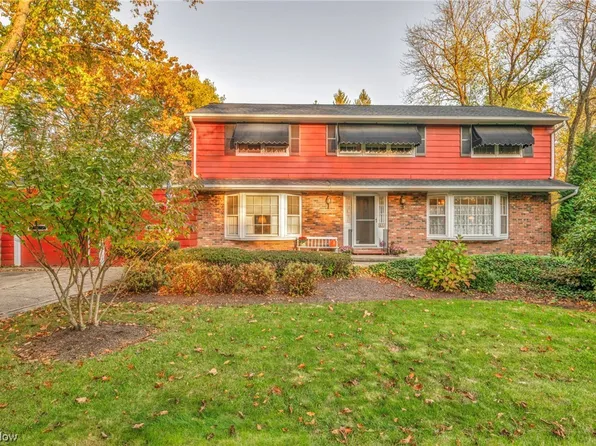 65 Carriage Stone Dr, Chagrin Falls, OH 44022