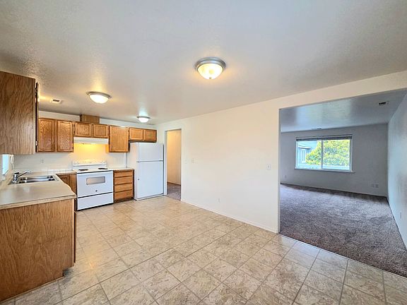2nd image of 1409 Maple St #2