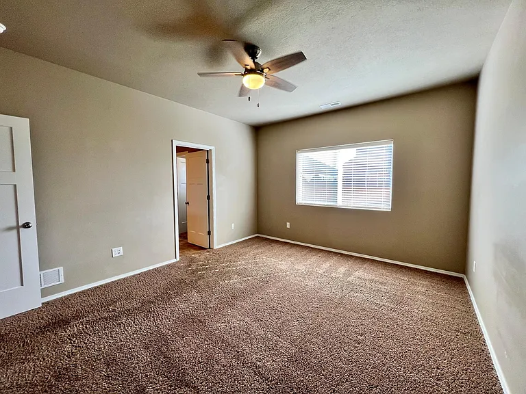 116 S Reliance Ave — Photo 11