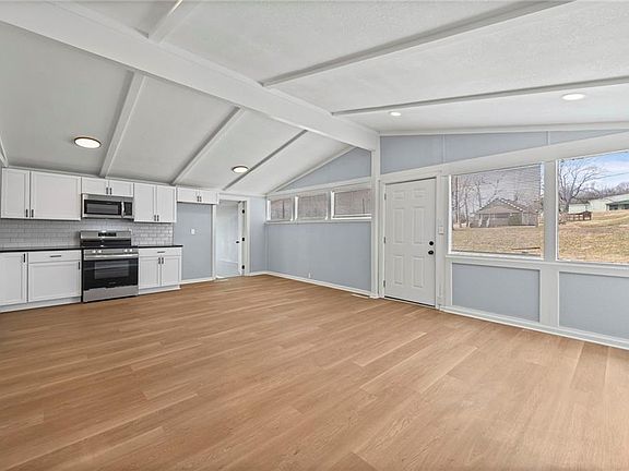 3rd image of 221 S 65th St