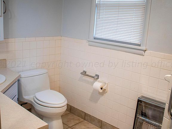 5th image of 1221 W 18th Ave