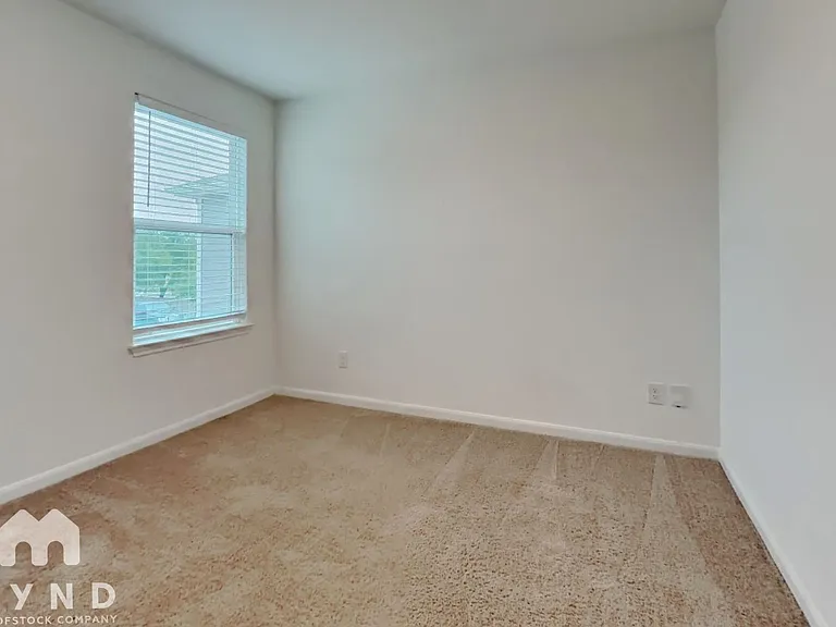 6104 Underwood Way — Photo 11
