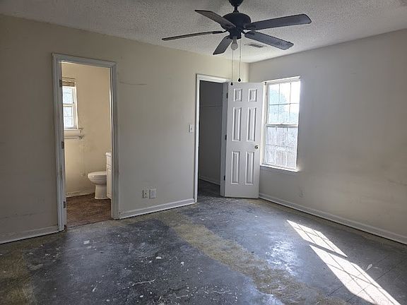 4th image of 1125 Connemara Way
