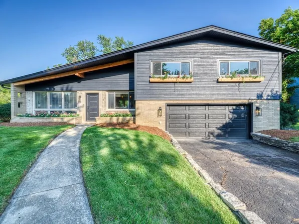 0N461 Herrick Dr, Wheaton, IL 60187